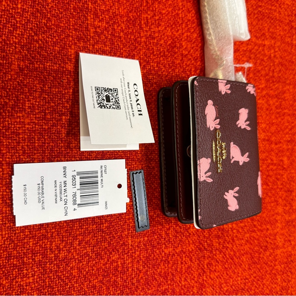❤️❤️❤️❤️NWT Coach mini bag/wallet on chain/Rabbit/bunny print2023❤️❤️ - Picture 7 of 8